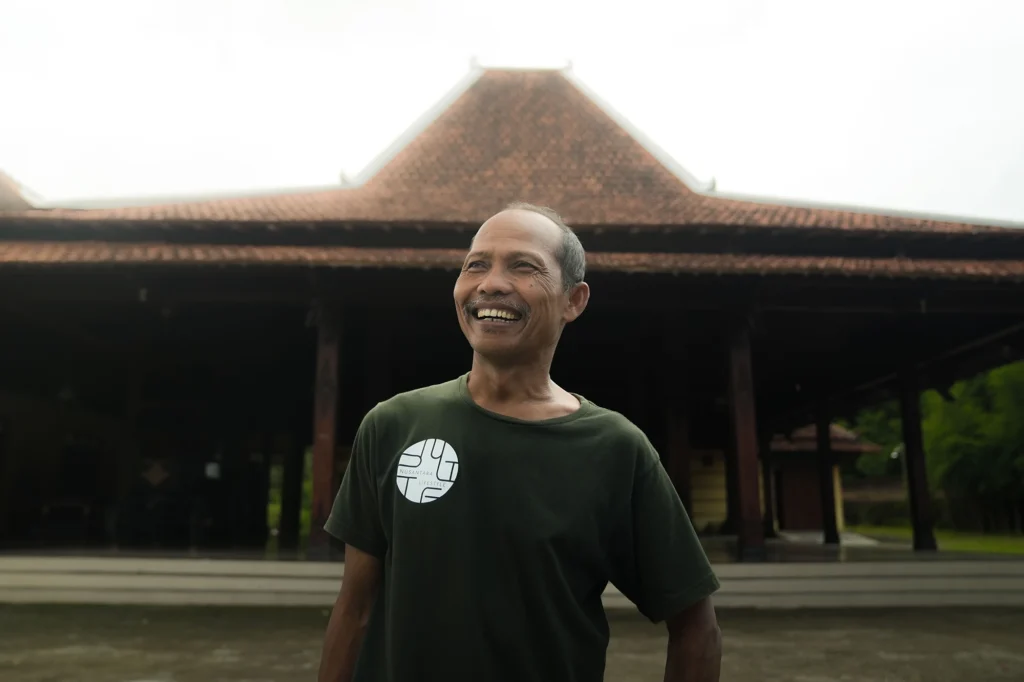 A scene from the mini-documentary about traditional Javanese homes produced by Nusantara Lifestyle and Portray.