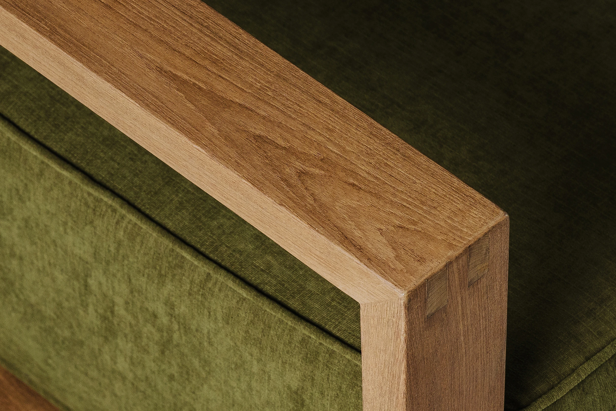 close-up-of-reclaimed-teak-furniture-showing-natural-wood-grain-patterns Detailed view of reclaimed teak furniture from Nusantara Lifestyle, full of character